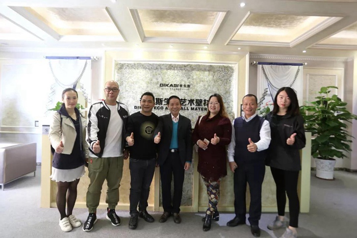 熱烈歡迎順德涂料商會老會長胡景釗、順德設計師協(xié)會會長吳秋紅蒞臨帝卡斯參觀指導工作！