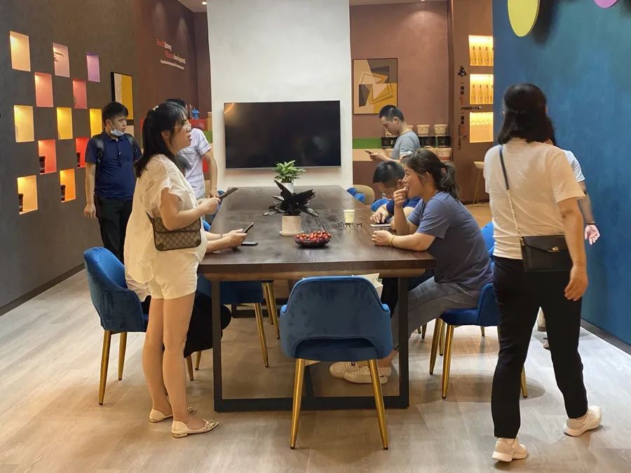 廣州建博會第2天，帝卡斯&威尼托展館持續(xù)火爆！